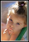 Pentax K10D + Pentax-M SMC 135 f3,5.

"non  facile cogliere i bambini con un obbiettivo completamente manuale >.>"

Lo so, il taglio della parte destra non  porpriamente corretto, ma bisogna cogliere il momento!