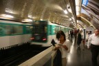 Aspettando la metro a parigi Aspettando la metro a parigi