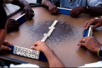 Domino giocato per strada