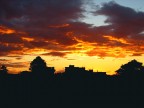Mentre il cielo si incendiava, ho colto quest'attimo e ho aggiunto al paesaggio un effetto ombra