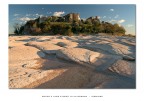 Proprio in punta alla penisola di Sirmione, protesa in mezzo alle acque del Lago di Garda, i resti dell'abitazione del Poeta romano Gaio valerio Catullo.
E sotto il promontorio capita talvolta che il livello del Lago sia pi basso rivelando questa spiaggia di pietra, che il Lago, nel Tempo, ha modellato a forma di onda.