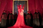 Costumi di scena del Fantasma dell'opera inseriti nel Castello di Chambord

K20D
18-55 AL II
!720 s
F 4.0
ISO 800