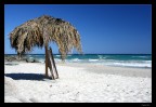 Un taglio netto a dividere cielo e terra in due parti uguali.
Il mare splendido di Tortol (Sardegna) e un ombrellone di paglia che non attende altro che una nuova primavera...