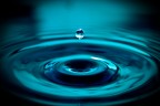 Esperimenti di qualche mese fa. Softbox autocostriuta, vari pannellini di polistirolo, acqua e inchiostro nero, gelatina sul flash.
