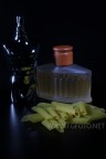 commenti e critiche sempre graditi

non ho purtroppo curato moltissimo la compo, soprattutto la micropolvere sui profumi, perch sinceramente non mi aspettavo di ottenere minimamente uno scatto del genere.
E' la mia prima prova nella tecnica del "paint with light" , i soggetti sono illuminati a turno con una torcia a mano, in un contesto completamente buio.