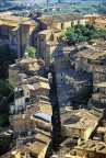 Siena una via del centro storico Siena una via del centro storico