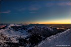 Gioved mattina, sveglia ore 5:00, destinazione Monte Grappa. Dopo essere emerso dalla nebbia della pianura, lo spettacolo dell'alba mi accoglie!

Nikon D40, Nikkor 12-24 a 12mm, f/4, ISO 400, 30", Treppiede, Scatto Remoto


P.S.: sto ancora cercando di post-produrre la precedente, ma con scarsi risultati purtroppo...