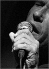 Scatto fatto durante "Effetto Venezia" a Livorno ad un concerto jazz.
Trasformato in B/W, croppato per arrivare a questo taglio e aggiunta grana per ottenere in modo ancora pi accentuato l'effetto grana delle pellicole.
