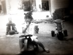 Street Kids  un progetto che testimonia gli ultimi momenti di una realt che sta scomparendo in Cina. Le citt crescono, i quartieri cambiano. Bambini responsabili e irresponsabili nei vicoli. Scatti rubati con una toycam.