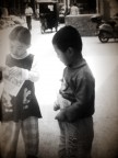Street Kids  un progetto che testimonia gli ultimi momenti di una realt che sta scomparendo in Cina. Le citt crescono, i quartieri cambiano. Bambini responsabili e irresponsabili nei vicoli. Scatti rubati con una toycam.