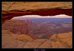 Questa foto  stata presa nel punto panoramico di Mesa Arch, nel parco nazionale di Canyonlands (Utah).
Si arriva a questo spettacolare arco con un breve Trail di 1 Km circa.