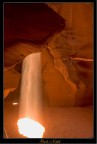 Questo posto  in assoluto un parasiso per tutti i fotografi, questa formazione  stata creata con l'azione congiunta del vento e dell'acqua, le pareti del canyon sembrano fatte di seta, alle 12 i raggi del sole entrano delle fessure superiori perpendicolarmente creando una miriade di colori.
