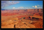 Questa foto  stata scattata da un punto panoramico all'interno del Dead Horse State Park (Utah), mostra il toruoso percorso del fiume Green all'interno dei Canyon.