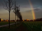 Un arcobaleno apparso all'improvviso dietro casa, e successiva corse per cercare di catturarlo!

La foto  elaborata da un file RAW, vi sembra forse troppo scura?