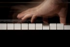 Autoscatto al pianoforte.