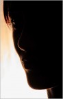 Un controluce a cercare la luce radente del profilo.