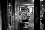 Un barbiere nel centro di Roma...come al solito gradite critiche e commenti.
La foto  stata scattata con 5D + 50 1.4 a tutta apertura; ho aggiunto un p di grana in post produzione