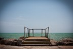 Sul lungomare di Caorle, un sole abbagliante e la voglia di tuffarsi nell'infinito.

Spero di aver reso queste sensazioni con questo scatto.
Commenti e critiche gradite.