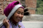 Motto nazionale Nepalese: &#2332;&#2344;&#2344;&#2368; &#2332;&#2344;&#2381;&#2350;&#2349;&#2370;&#2350;&#2367;&#2359;&#2381;&#2330; &#2360;&#2381;&#2357;&#2352;&#2381;&#2327;&#2366;&#2342;&#2346;&#2367; &#2327;&#2352;&#2367;&#2351;&#2360;&#2367; - Janan&#299; Janmabh&#363;mi&#7779;ca Svarg&#257;dapi Gariyasi (Madre e madrepatria valgono pi del Regno dei Cieli).