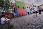 Visto che siamo in tema mondiali...e che l'Argentina  una delle favorite...posto uno degli scatti di strada fatto nel quartiere La Boca di Buenos Aires nel mio ultimio viaggio.
Ciao