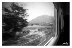 Nikon D3000, 18-55VR

Ho voluto dare all'immagine una patina di "confusione", di quella che ti coglie quando durante un viaggio ti appisoli o ti perdi tra i pensieri...e guardando distrattamente fuori dal finestrino ti chiedi: "Chiss a che punto siamo...".

Commenti e critiche graditi ;)