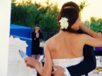 Un dolce abbracio, nel momento finale di un matrimonio. Nessun volto, solo profilo felice e la mano salda dello sposo che cinge a se la sua dolce met! Consigli e critiche ben accetti.