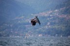 Troppa gente in acqua, meglio volare.