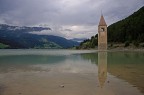 ... visto che qualche tempo fa mi ha dato alcune indicazioni per visitare Merano e dintorni. 
Sono stato colpito dalle sue foto del lago Resia e anch'io ho voluto cimentarmi appena avuta la possibilit. 
Ovviamente i risultati sono ben diversi!