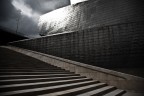 non sono sicuramente un appassionato di fotografia d'architettura ma sono restato affascinato dalla luce di quel mattino d'agosto a bilbao