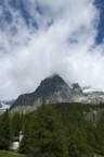 Montagna e chiesa nascosta in Val Ferret (Val D'Aosta)