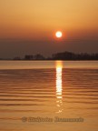 Questo  stato uno dei tramonti pi belli cui abbia mai assistito. E' Mantova, uno dei tre laghi che circonda la citt. Era la prima volta che mi trovavo su quelle rive e sono stato folgorato... ed  stata anche l'unica volta che mi sono trovato l... su quelle rive... ormai sono stato espulso da quel paradiso. :-)
