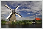 I Mulini di Kinderdijk  situati vicino a Rotterdam sono uno degli scenari tipicamente Olandesi pi apprezzati e dal 1997 fanno parte del patrimonio dell'UNESCO.