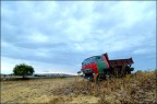 abbandonato come un carro armato ma invece e' strumento di lavoro e pace.