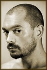 Da tempo volevo tentare un autoscatto, ho letto di molti che utilizzano uno specchio per effettuarlo ma non me ne sono servito. Graditi suggerimenti e critiche.