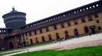 Lungo il castello