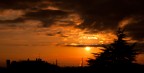 Questa  la vista dal balcone di casa nuova :D ore 7.50 di una mattinata di novembre.
Magari la foto non sar questa bellezza, per vuoi mettere dopo anni al piano terra, ora vedo un po' di cielo :P

C & C sempre graditi