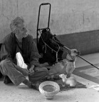 Sul pavimento di marmo. Sul pavimento di marmo.