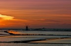 Dati di scatto: 90mm, f18, 1/60, ISO 100, -0.3 EV, treppiedi

HR:  http://img258.imageshack.us/img258/8717/38149928.jpg

Altro scatto allo Stagnone di Marsala con diversa angolazione e fatto qualche minuto prima della foto postata qualche giorno fa.

Commenti e critiche sempre ben gradite.

Francesco