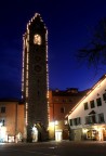 Vista posteriore della torre dell'orologio di Vipiteno (BZ)
foto scattata dalla piazza principale