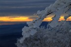 M. Beigua sopra Varazze(SV) l'ora del tramonto con la luce che filtrava tra le nubi basse e la terra creava atmosfere surreali di cui ho cercato di coglierne l'essenza....