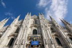 Come mai questa foto (qualcuno parlerebbe di "Progetto")?
Ho passato un pomeriggio a Milano. Sosta veloce in piazza duomo e visita allo stesso... erano circa le 2:30 del pomeriggio (quindi la luce  quella che ...), ho provato a cercare una foto meno "da cartolina", col grandangolo.
Nella mia testa: le linee diagonali che si creano per la prospettiva vogliono portare verso il cielo azzurro, un po' come un trampolino di lancio... un po' come il Gotico. :)

Suggerimenti e critiche sempre ben accett