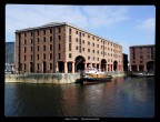 Albert Dock - Liverpool; sirena di rimorchiatore; esterno mattina