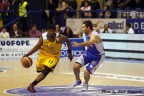 Eccovi una foto fatta ieri alla partita di basket Fabi Shoes Montegranaro Vs Enel Brindisi!
Prima esperienza da accreditato in una partita di serie A.
Cosa ne pensate? Critiche e commenti per migliorarmi sono ben accetti :)

Attrezzatura: 500D + 70-200 2.8
Dati di scatto:
Iso: 1600
Diaframma: f/2.8
Tempo di scatto: 1/400s