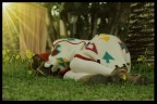 Si distese pieno di malinconia nel giardino, e pareva che volesse raccogliere nella propria anima tutti i suoi ricordi dolorosi.
[disturbo cromatico voluto]