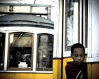 Piccolo passeggero abusivo sul caratteristico tram di Lisbona

Grana e vignettatura in p.p