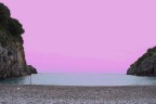 Ciao a tutti! Ho scattato questa foto in pieno giorno, e il cielo era bianchiccio, in piu l'ho leggermente sovraesposta, e sullo schermo della macchina fotografica era perfetta. L'ho caricata sul pc ed  diventata rosa... qualcuno sa perch?