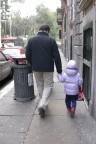 Lo so!Non  una bellissima foto.....per mi piaceva il rapporto che aveva il padre con la figlia,con lei era molto dolce.Mi avevano messo tenerezza e cos l'ho scattata.Ma se osservate bene capirete che ha 2 significati.Almeno per me.