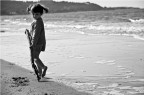 passeggiando in riva al mare