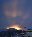 Distanza focale 55mm (82mm)
Tempo 1/60
f/5.6
ISO 400

Mi ha colpito l'effetto di luci, purtroppo ero in riva al mare, ho provato a spostarmi in una posizione migliore ma l'effetto era finito.

Nessuna modifica in PP solo un drop.