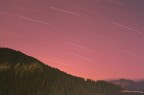 Prima prova di startrail. Mi hanno sempre affascinato questo tipo di fotografie quindi vista la bellissima serata di ieri sera ho approfittato:) Anche perch sono in un paesino a 1400m quindi sicuramente vedo pi stelle che da casa:)

i dati:
 
iso 100
28mm
f4,5
40minuti

commenti e critiche sempre ben accetti